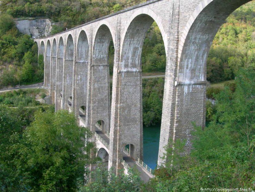cize-gorges-ain14.jpg 
933 x 700 JPEG-compressed image 
(145,900 bytes)