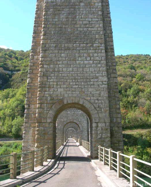 cize-gorges-ain15.jpg 
525 x 700 JPEG-compressed image 
(89,888 bytes)