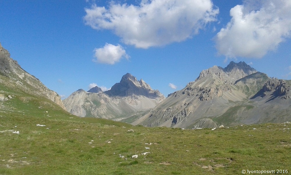 Col-roburent3.jpg 
1,000 x 601 JPEG-compressed image 
(165,199 bytes)