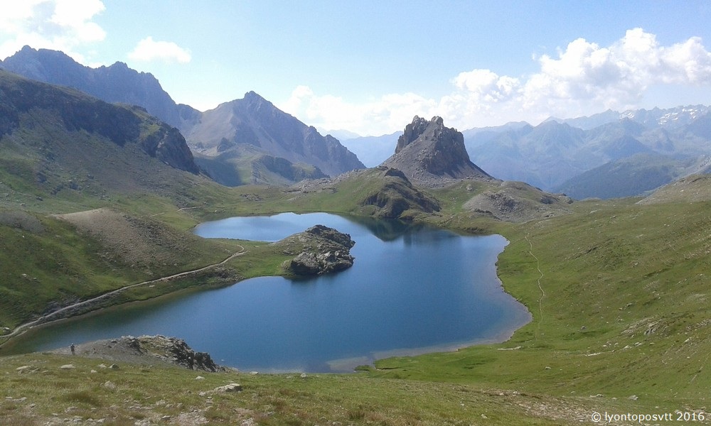 Col-roburent5.jpg 
1,000 x 600 JPEG-compressed image 
(143,879 bytes)