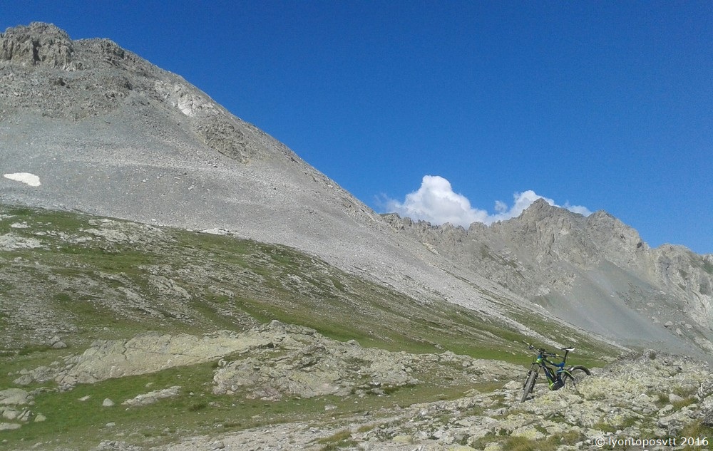 Col-roburent6.jpg 
1,000 x 633 JPEG-compressed image 
(207,087 bytes)