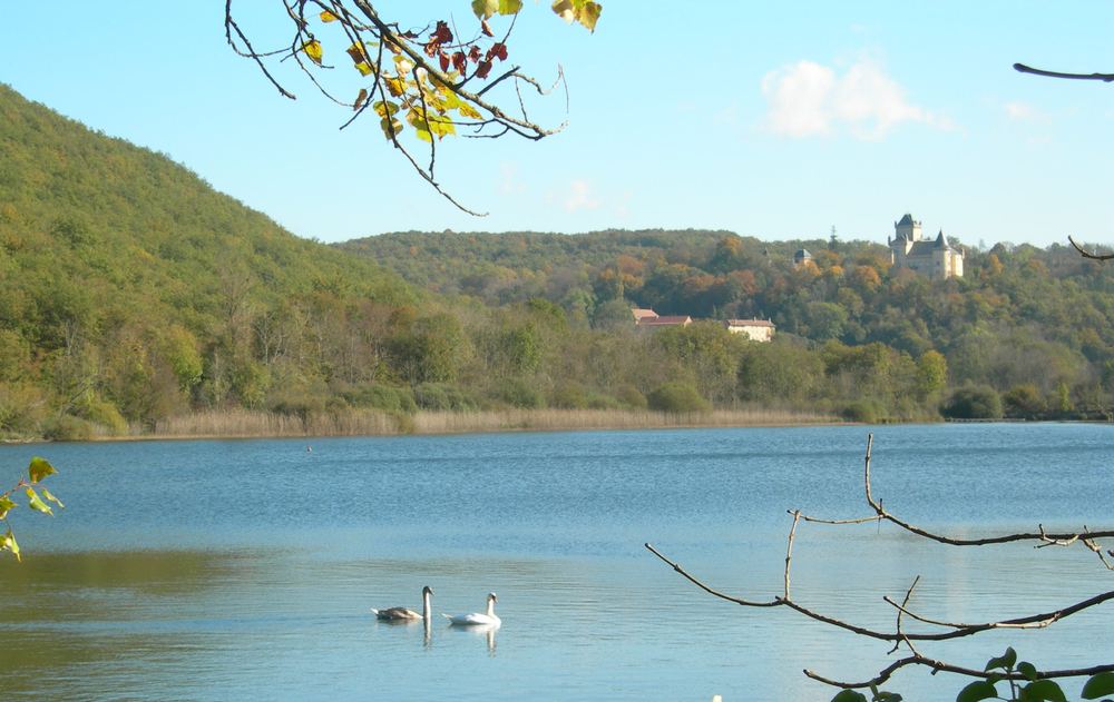 cremieu21.jpg 
1,760 x 1,004 JPEG-compressed image 
(312,610 bytes)