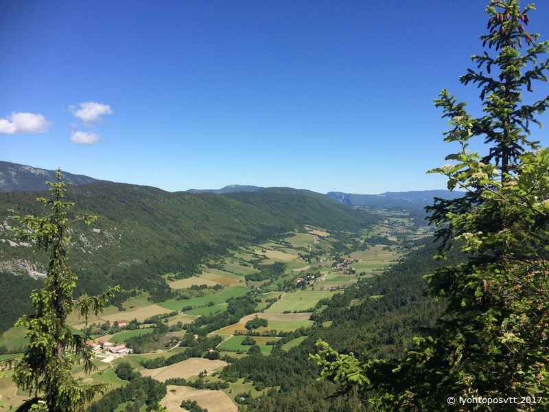 hauts-plateaux01.jpg 
800 x 600 JPEG-compressed image 
(156,492 bytes)