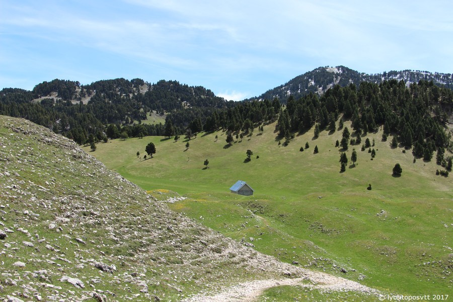 hauts-plateaux05.jpg 
900 x 600 JPEG-compressed image 
(193,136 bytes)