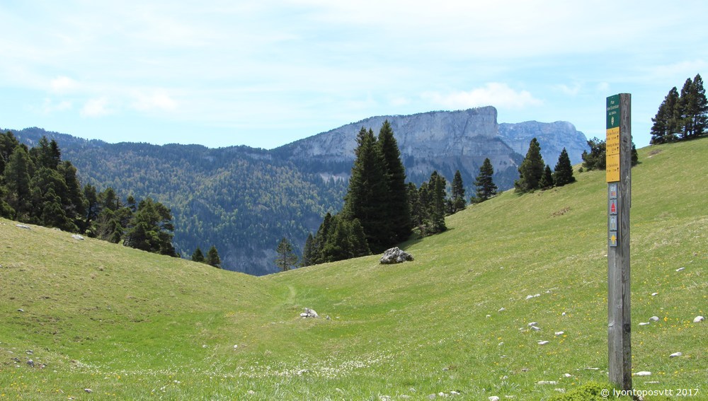 hauts-plateaux07.jpg 
1,000 x 667 JPEG-compressed image 
(193,175 bytes)