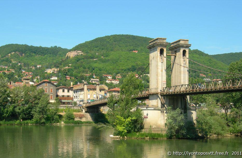 lyon-mt-thoux5.jpg 
933 x 700 JPEG-compressed image 
(136,331 bytes)