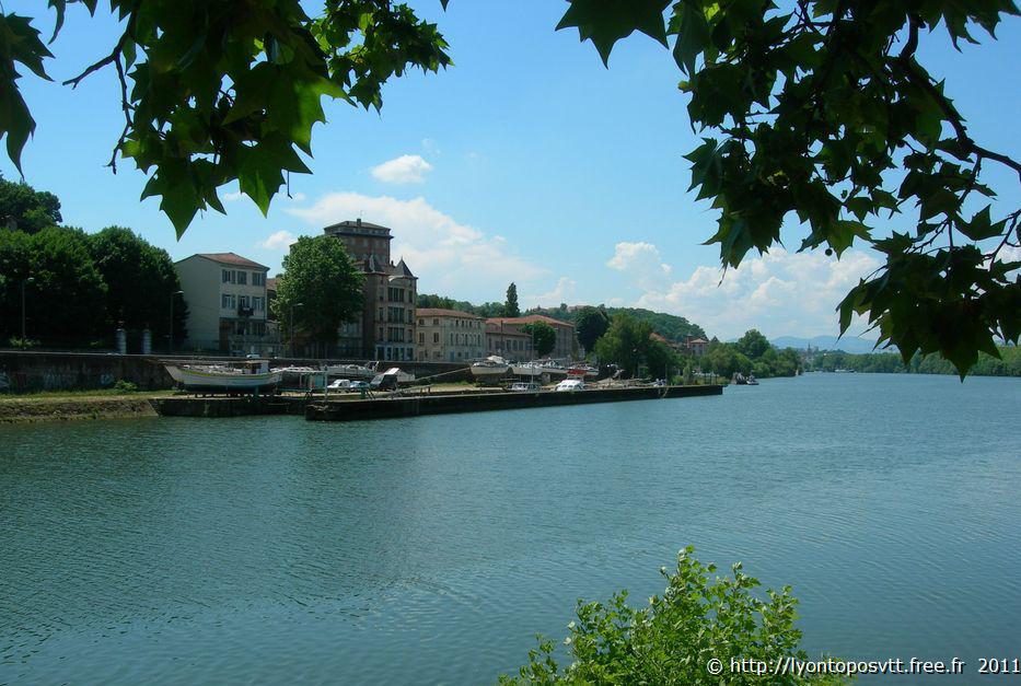 lyon-mt-thoux7.jpg 
933 x 700 JPEG-compressed image 
(136,604 bytes)