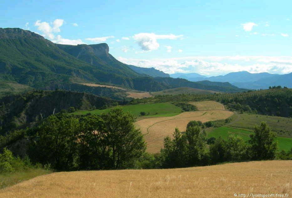 montagne-stgenis03.jpg 
933 x 700 JPEG-compressed image 
(97,019 bytes)