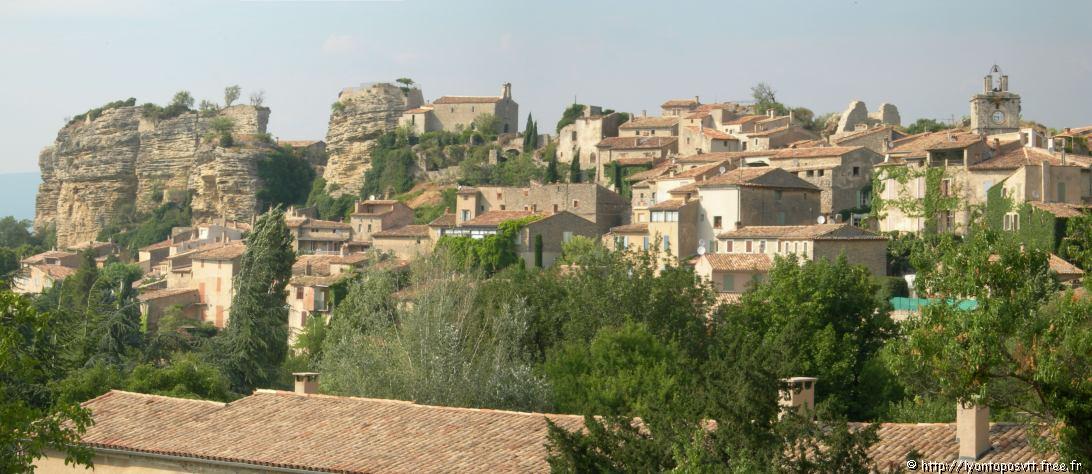 panorama-luberon11.jpg 
4,450 x 1,955 JPEG-compressed image 
(2,042,791 bytes)