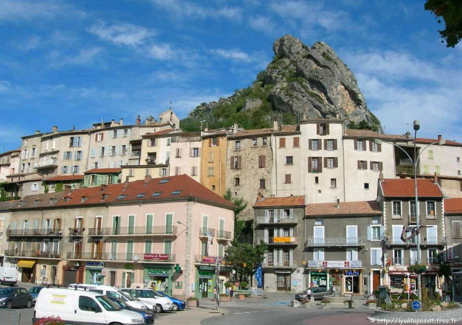 pas-louve01.jpg 
933 x 700 JPEG-compressed image 
(127,234 bytes)