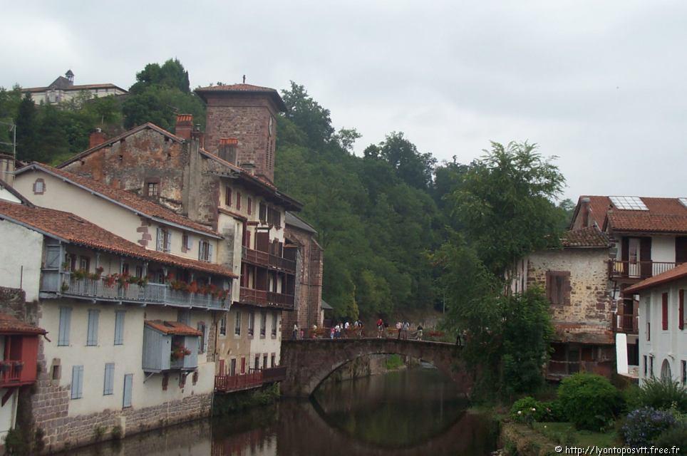 pays-basque02.jpg 
1,760 x 1,168 JPEG-compressed image 
(425,971 bytes)