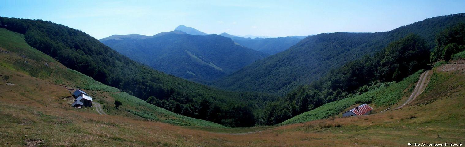 pays-basque10.jpg 
2,884 x 912 JPEG-compressed image 
(363,093 bytes)